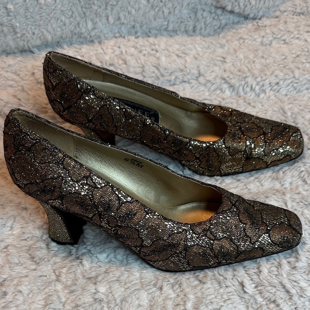 J.Renee Pumps